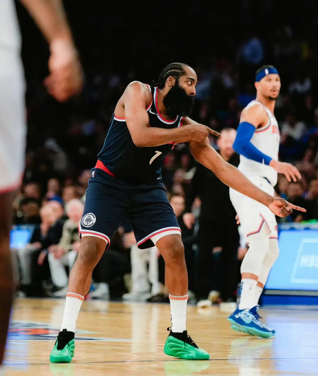 爱游戏网页-哈登在曼联比赛中比赛规则变更，败北引发热议！全场沸腾不已(蒯曼乒乓球比赛回放)